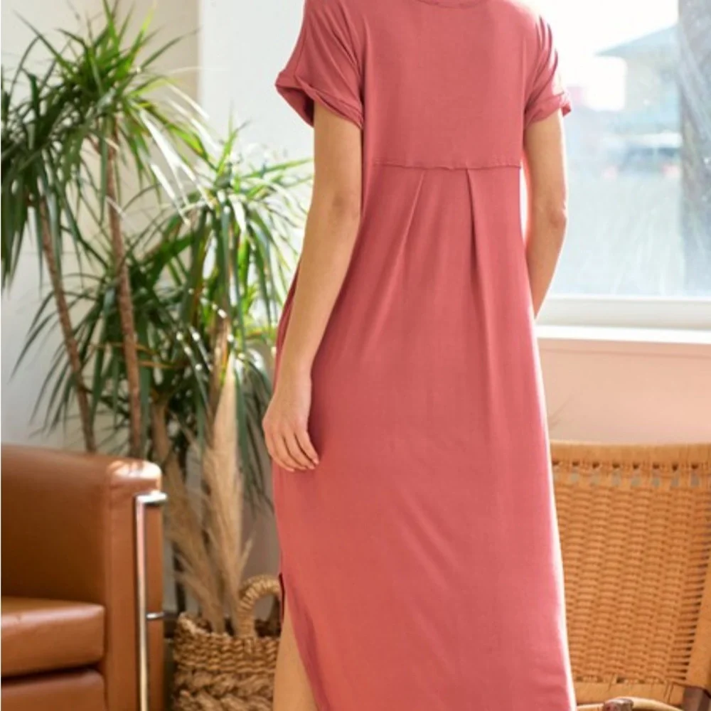 Casual Mauve V-Neck Dress with Pockets - Picture 3 of 3